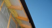 Как сделать подшивку крыши – какой материал использовать, как правильно выполнить отделку карниза Как подшить короба на крыше